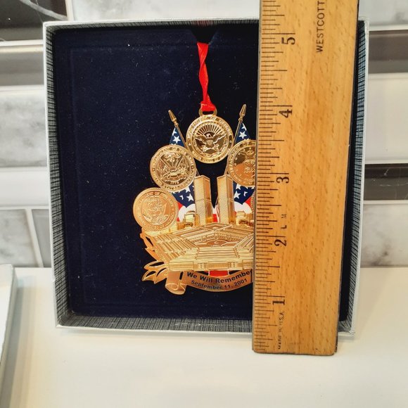 RARE 911 WE WILL REMEMBER SEPTEMBER 11, 2001 CHRISTMAS ORNAMENT in box - Picture 8 of 9
